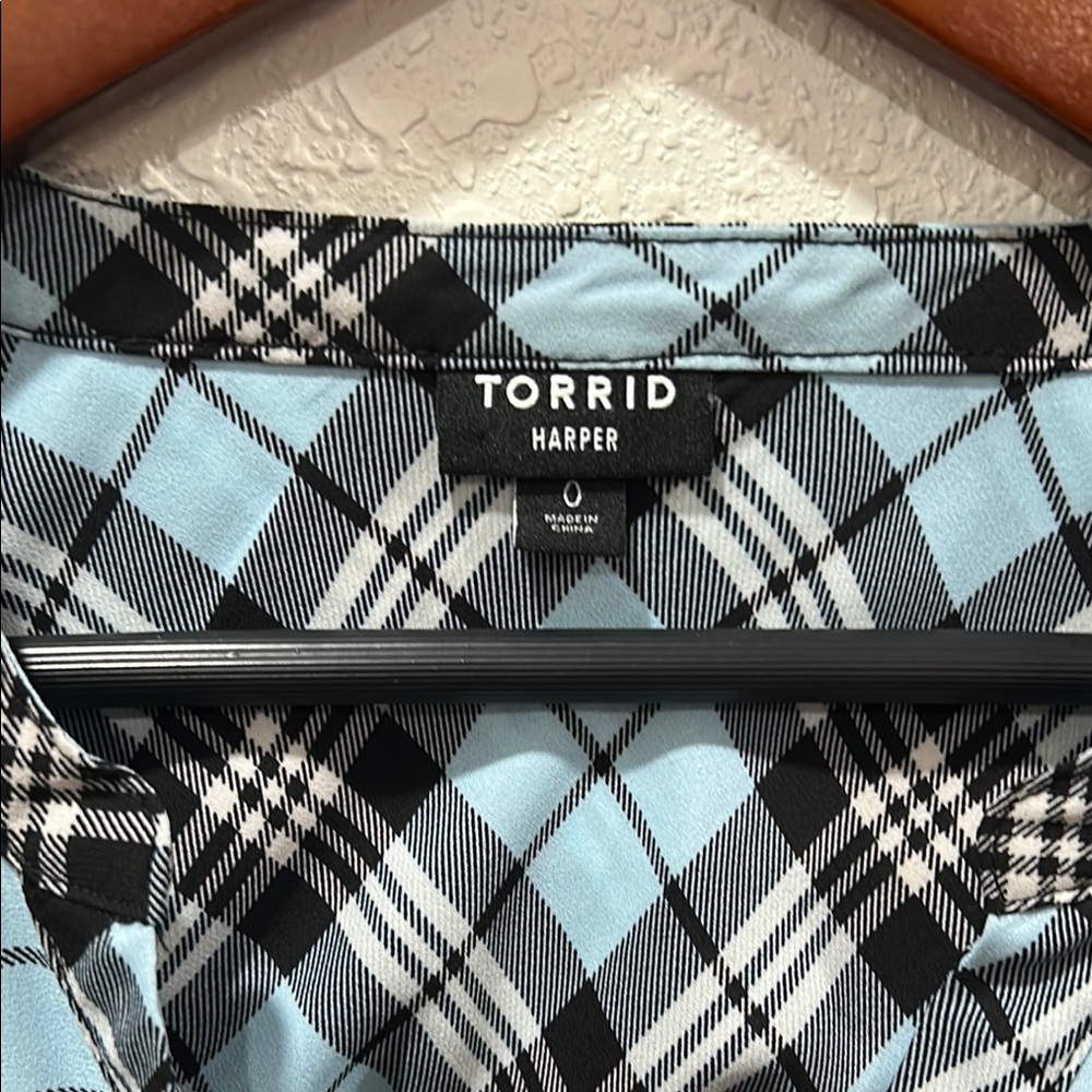 Torrid Harper Blue Black 3/4 Sleeve Button Down Shirt size 0 GUC - Picture 5 of 10